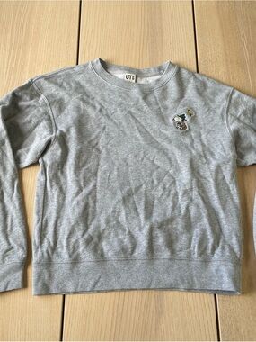Uniqlo UT Grey Snoopy Embroidered Sweatshirt ladies size lg Peanuts sweater